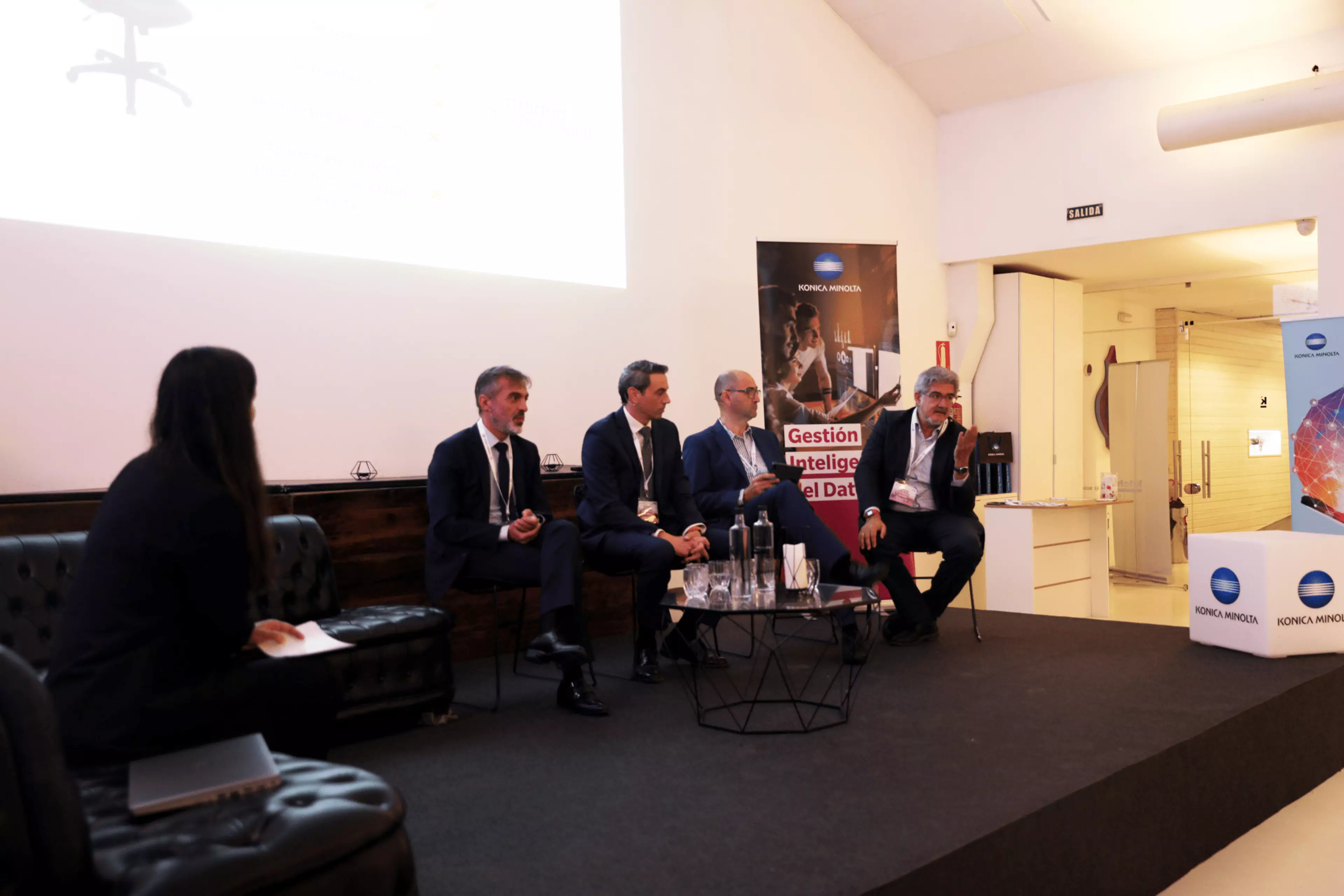Participantes en el evento «Gestión inteligente de los datos»