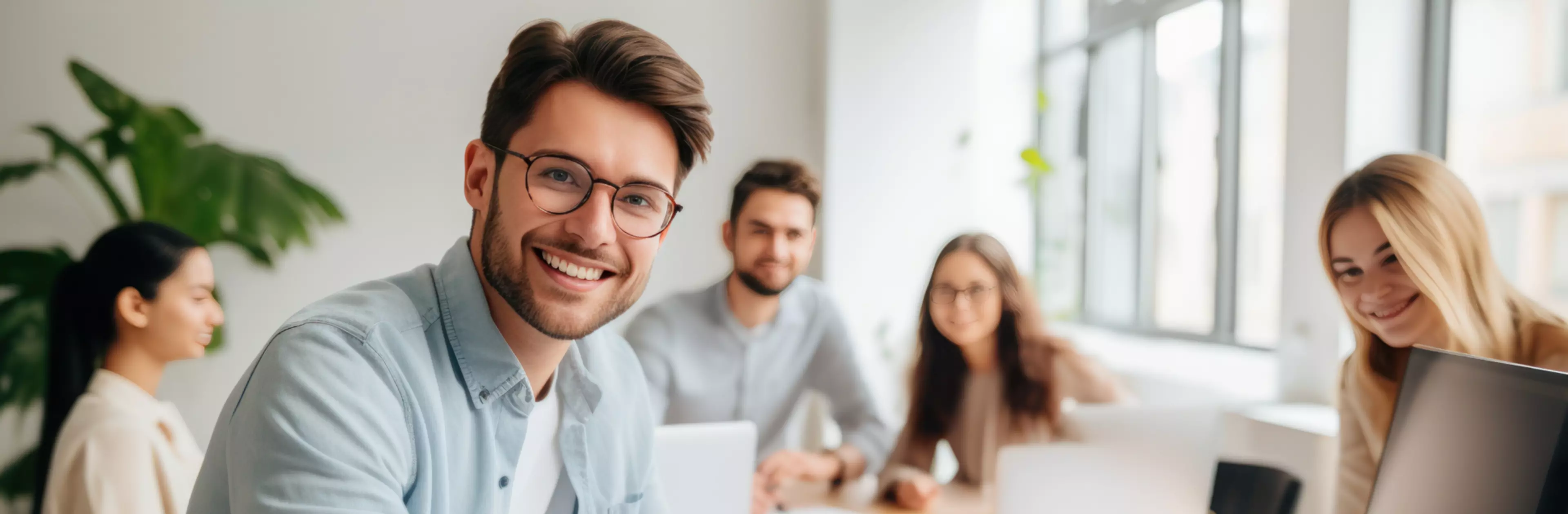 Être Jeune Diplômé chez Konica MinoltaHeroSlider