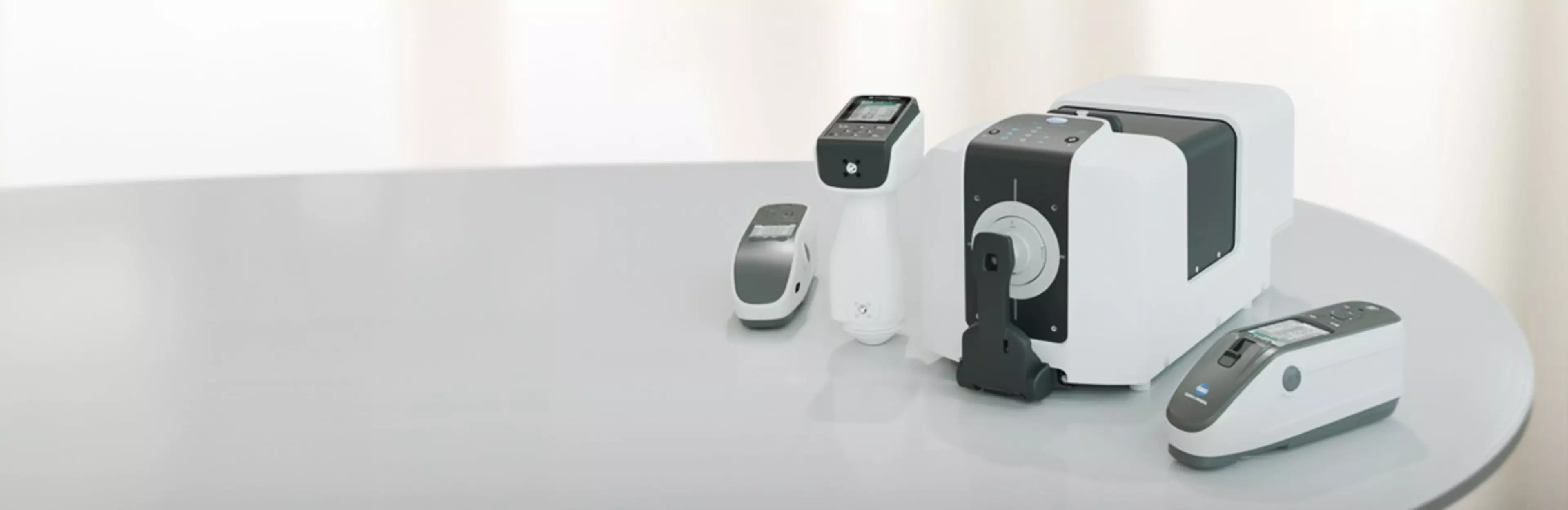 Spectrophotometers with different measurement geometries placed on a table