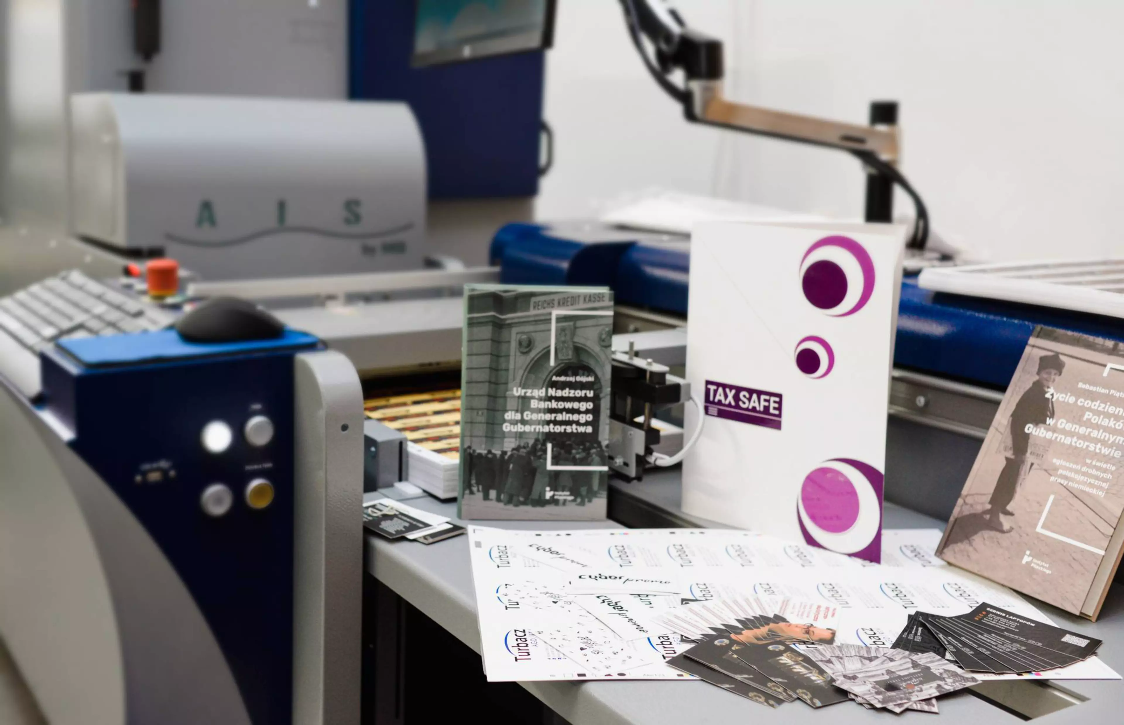 PrintONE – od wizytówki po artystyczną książkę, czyli pierwsze w Polsce wdrożenie urządzania MGI JetVarnish 3D OneImgCarousel1