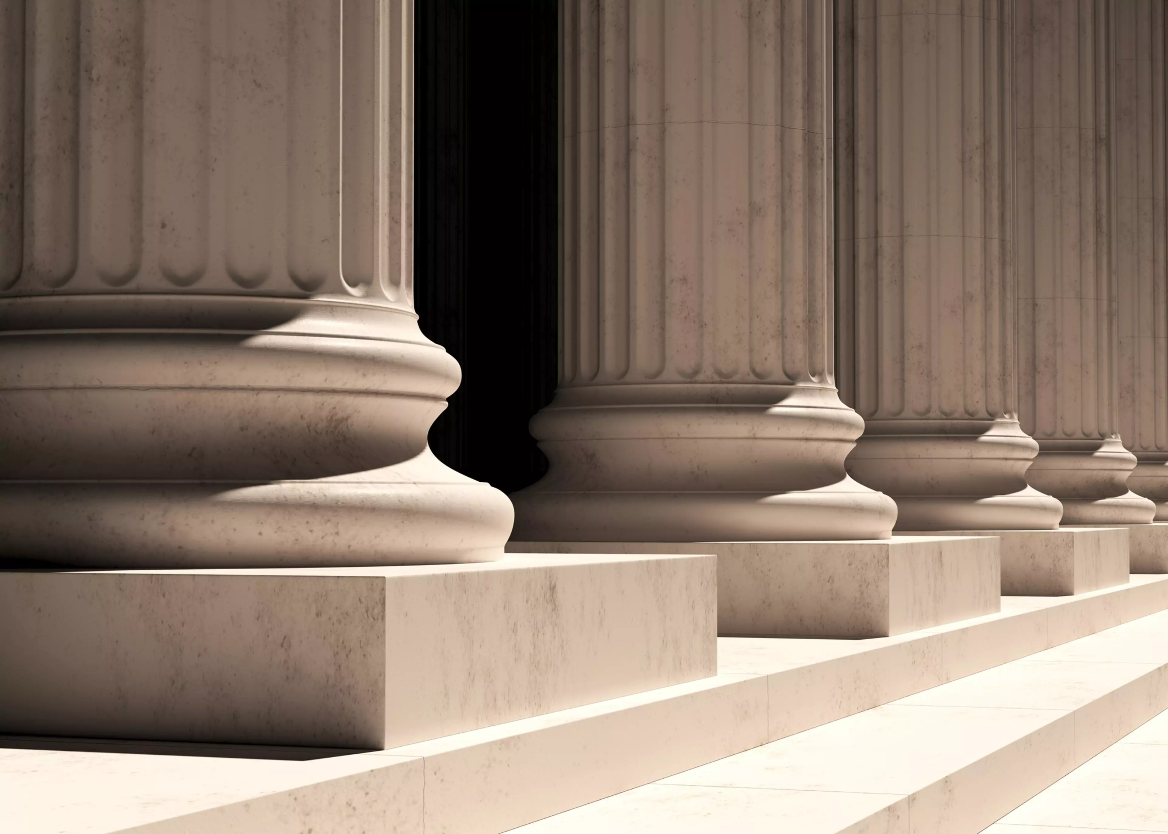 Columnas dóricas en un edificio