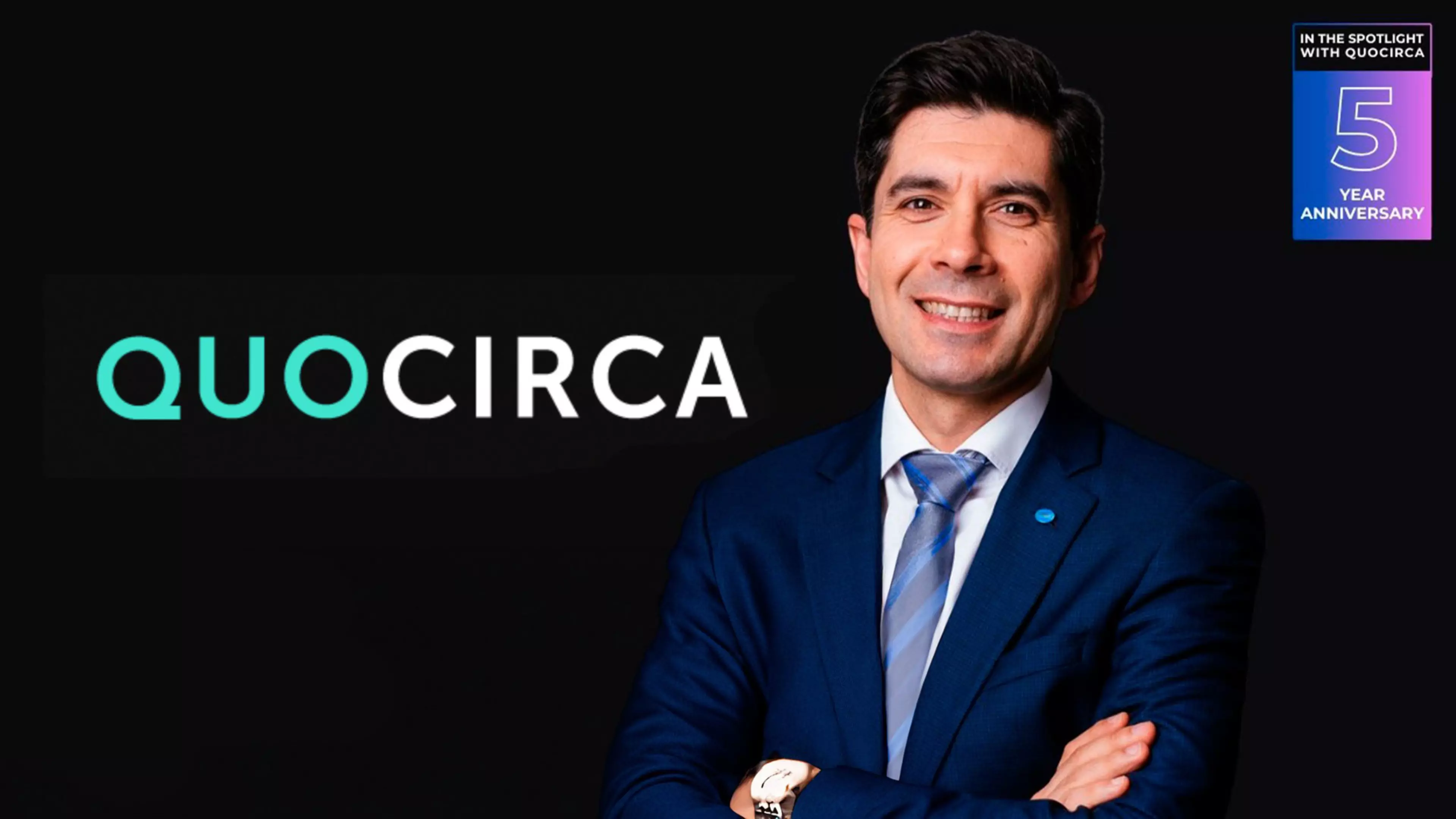 Foto de Vasco Falcão junto a logo de Quocirca