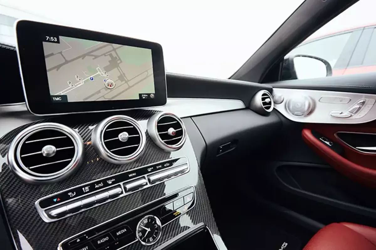 Measurement of automotive display technologies | KONICA MINOLTA
