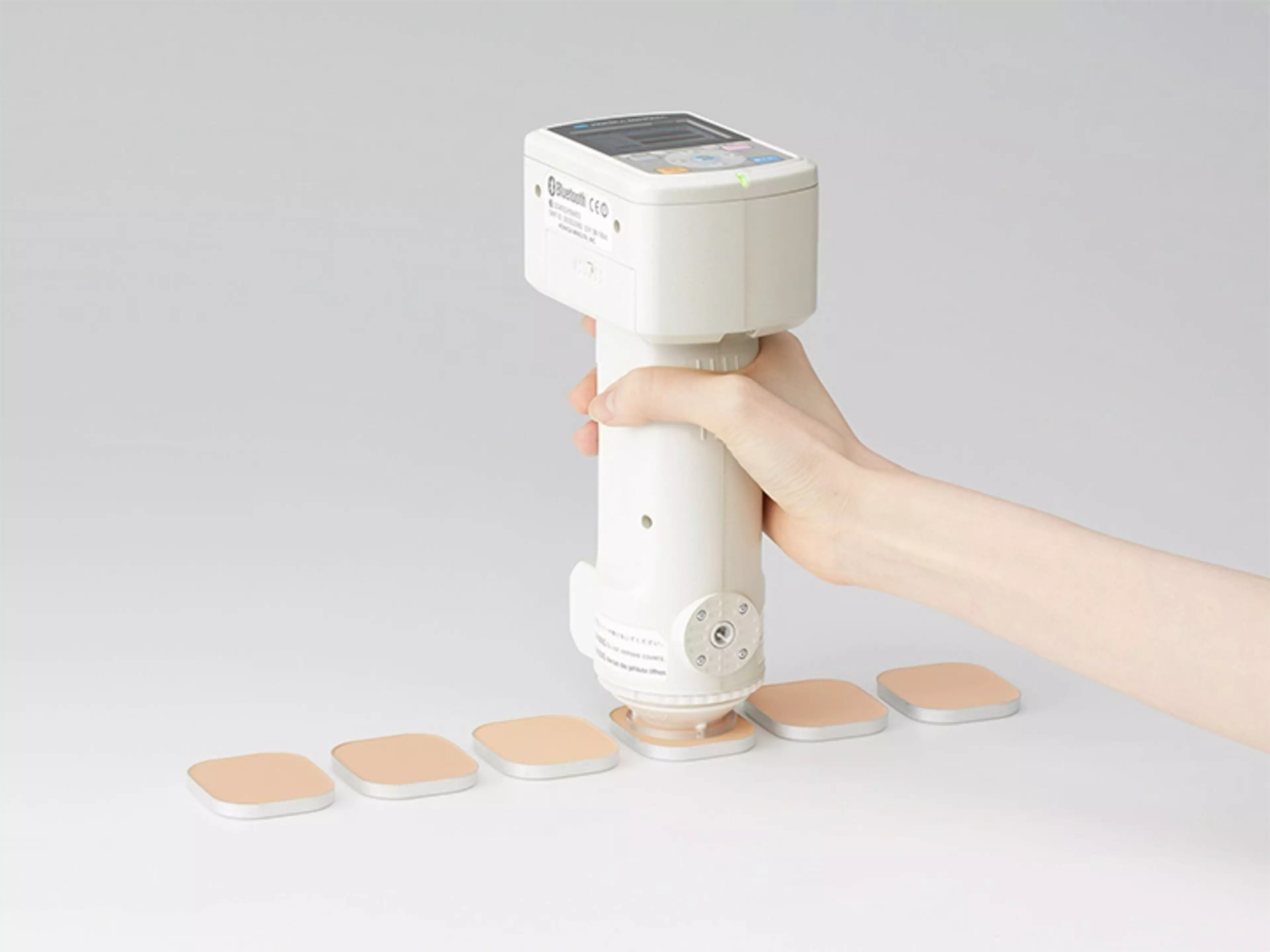 CM-700d Measuring cosmetic powder samples
