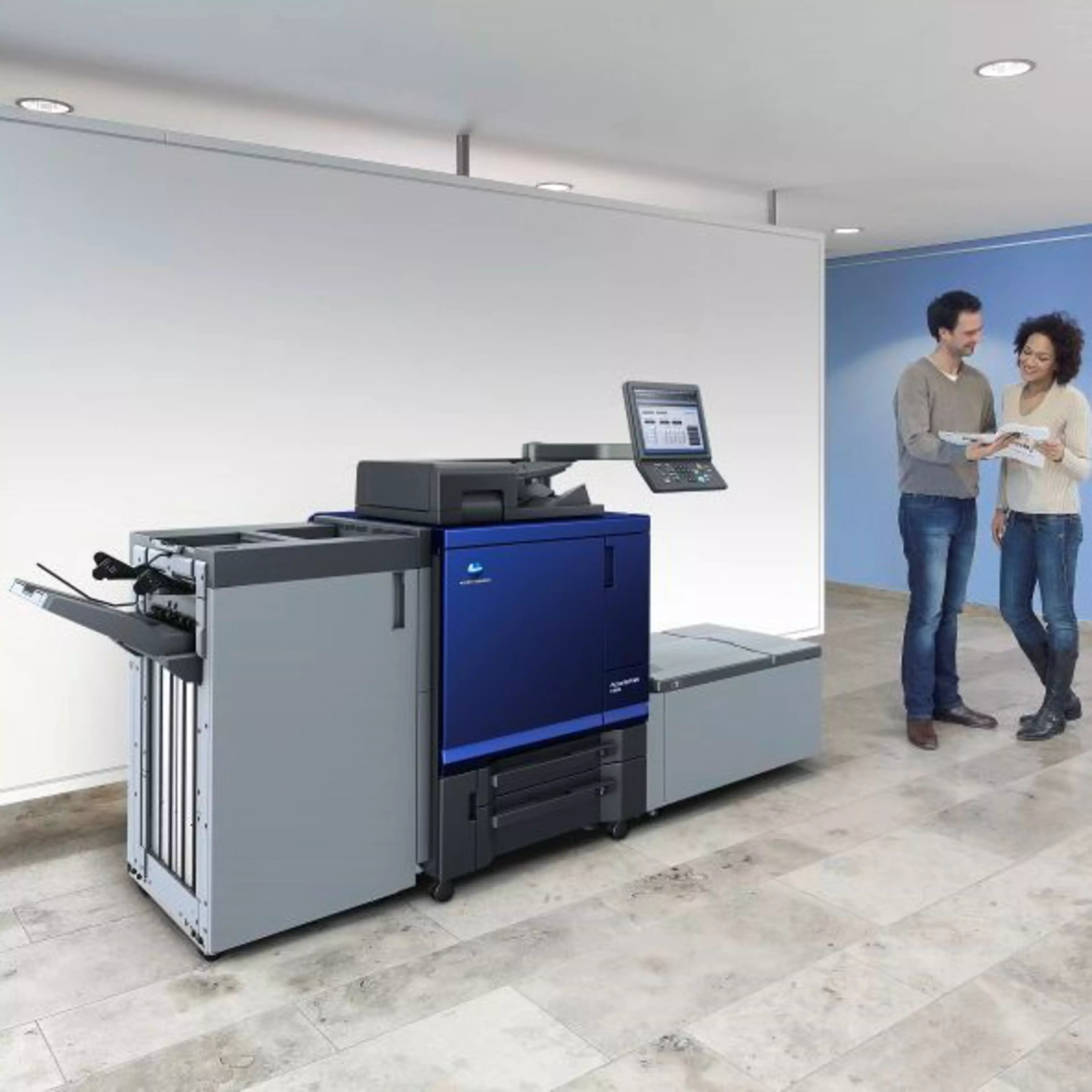 Цифрова друкарська машина Konica Minolta AccurioPrint C4065 у сучасному офісному середовищі, з можливістю друку на довгих аркушах і вбудованою фінішною обробкою