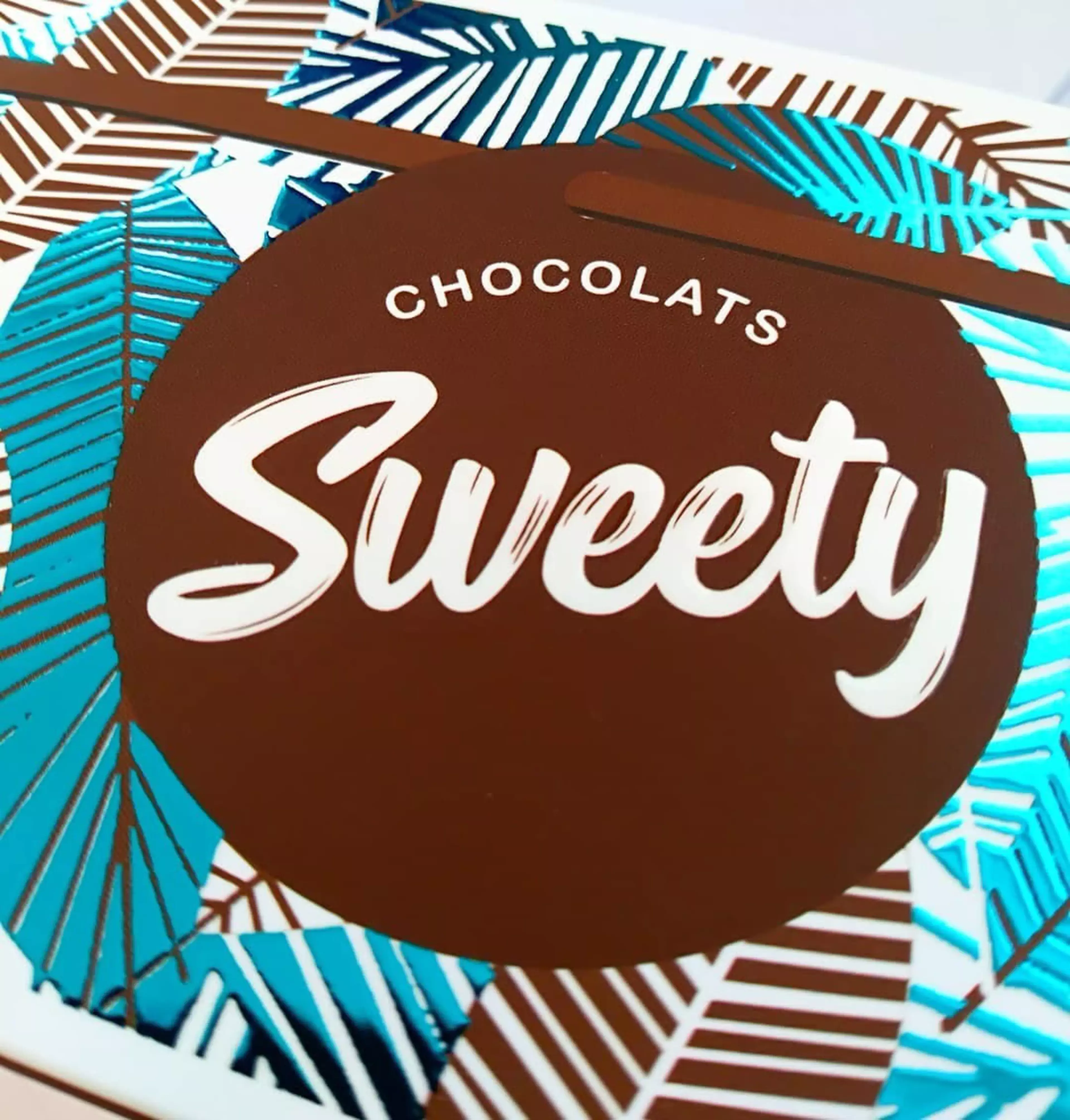 Muestra de impresión con embellecimiento de una caja de bombones