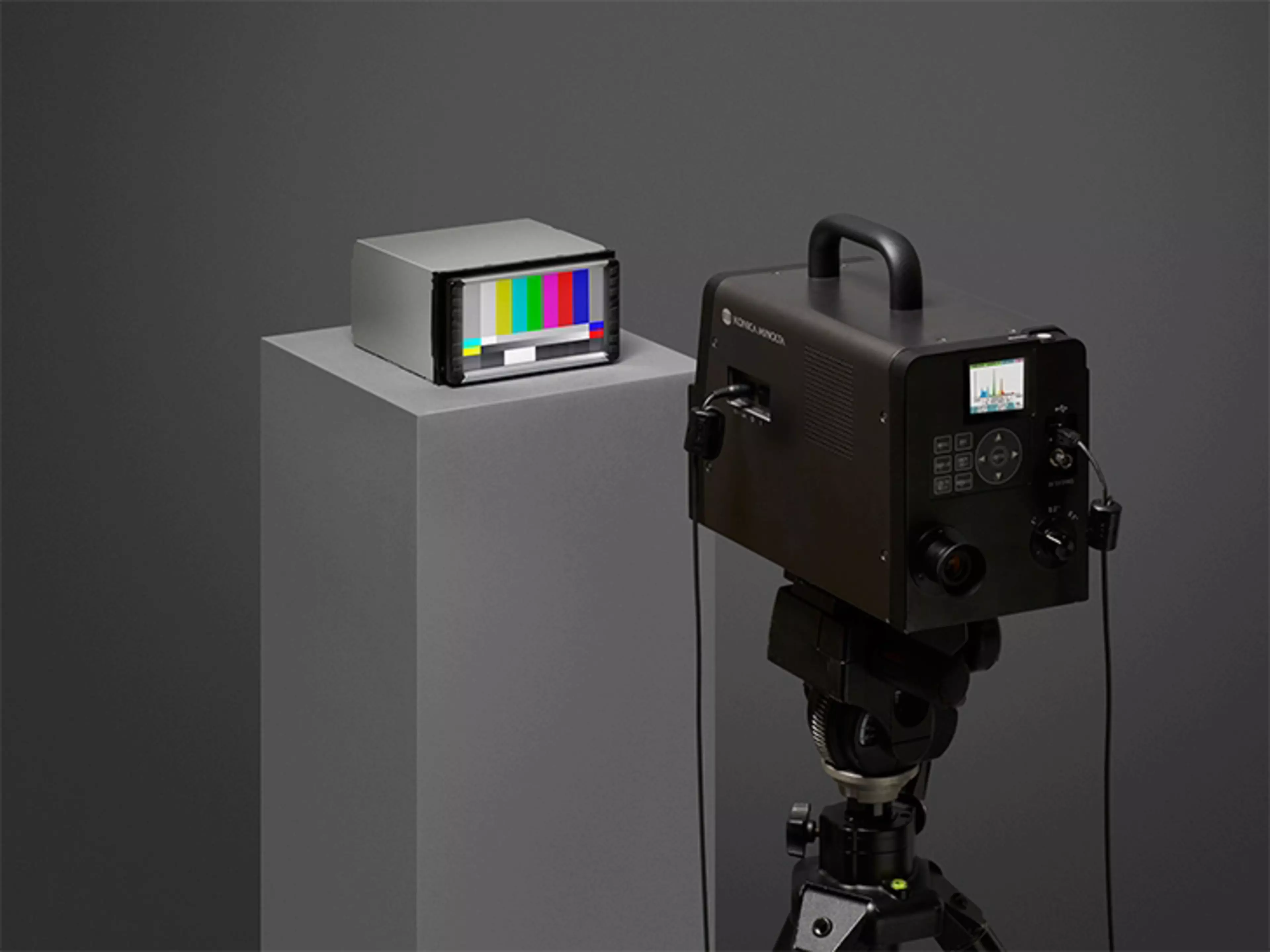 Spectroradiometer measuring a small display