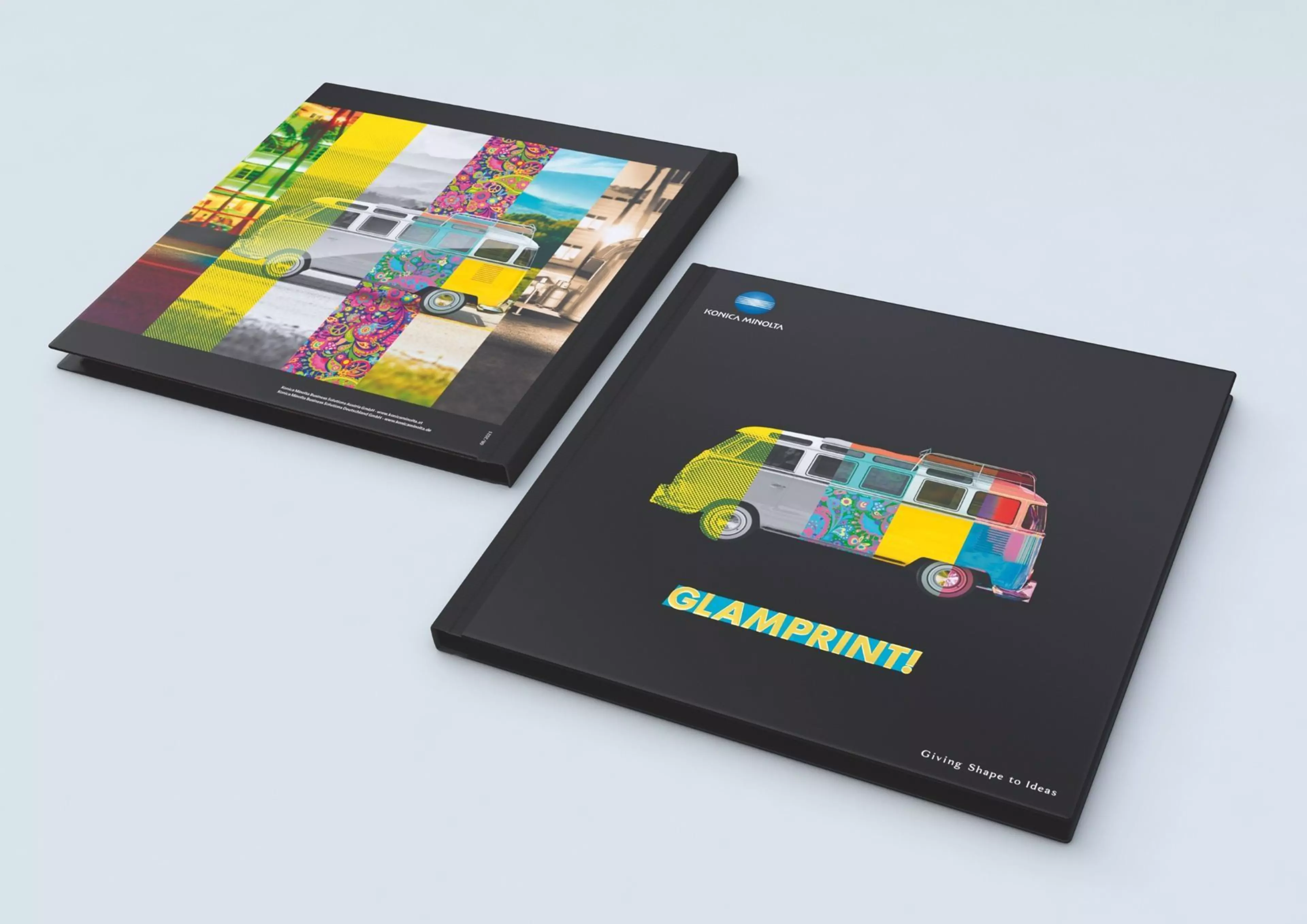 Produktpräsentation: Konica Minolta „GLAMPRINT!“-Broschüren

Zwei quadratische, schwarz gebundene Hardcover-Broschüren liegen perspektivisch versetzt auf einer hellgrauen Fläche:

Vordergrund: Die Titelseite zeigt zentral die Illustration eines klassischen VW-Busses, der in verschiedene bunte Farb- und Mustersegmente unterteilt ist. Darunter steht in markanten Buchstaben der Schriftzug „GLAMPRINT!“. Am oberen Rand ist das Konica Minolta Logo zu sehen, unten rechts der Slogan „Giving Shape to Ideas“.

Hintergrund: Die Rückseite oder eine alternative Ansicht präsentiert ein vollflächiges Design aus vertikalen Bildstreifen, die verschiedene Landschaften und grafische Muster zeigen und gemeinsam die Silhouette des VW-Busses formen.