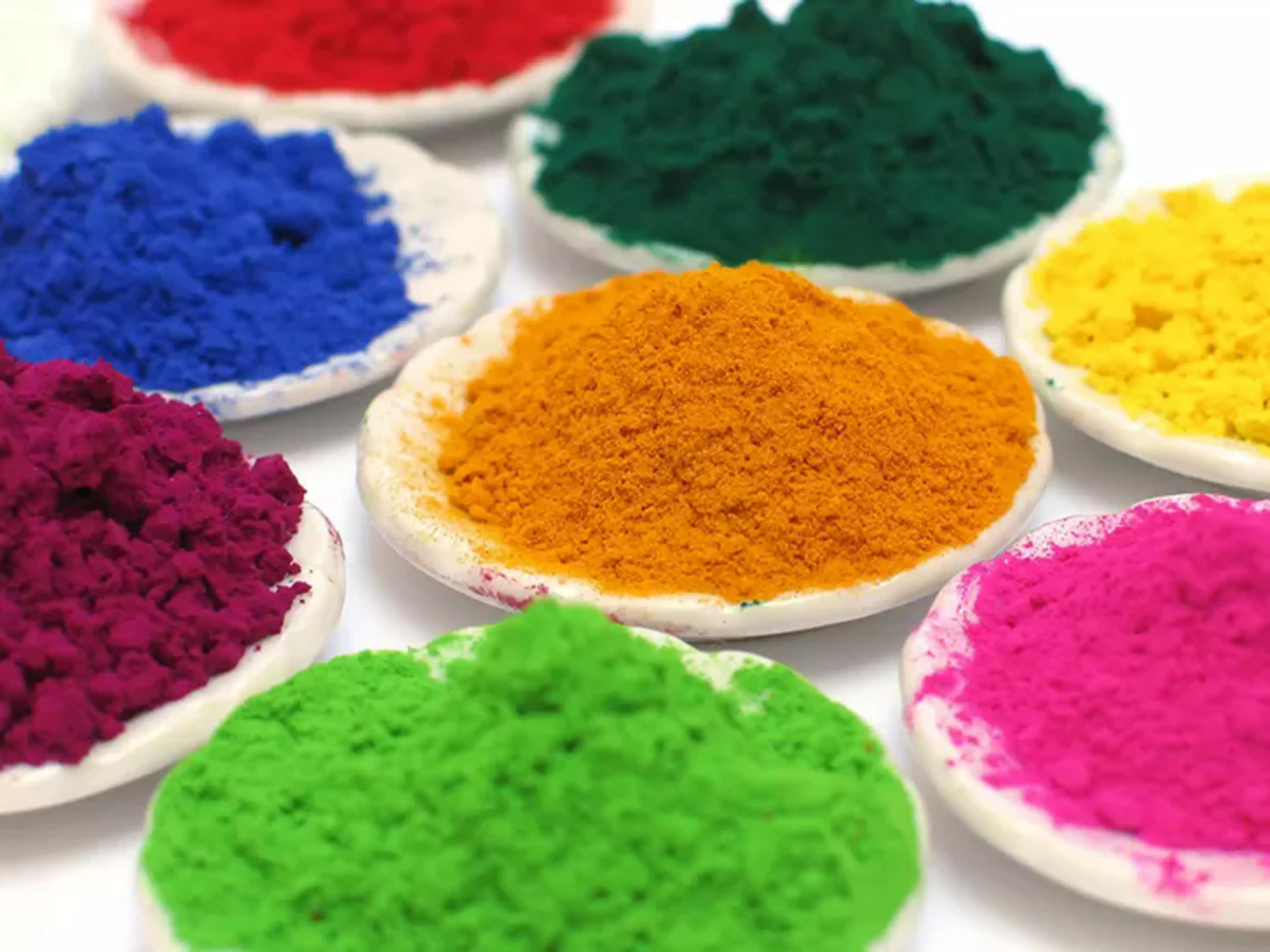 Dyes in small white dishes