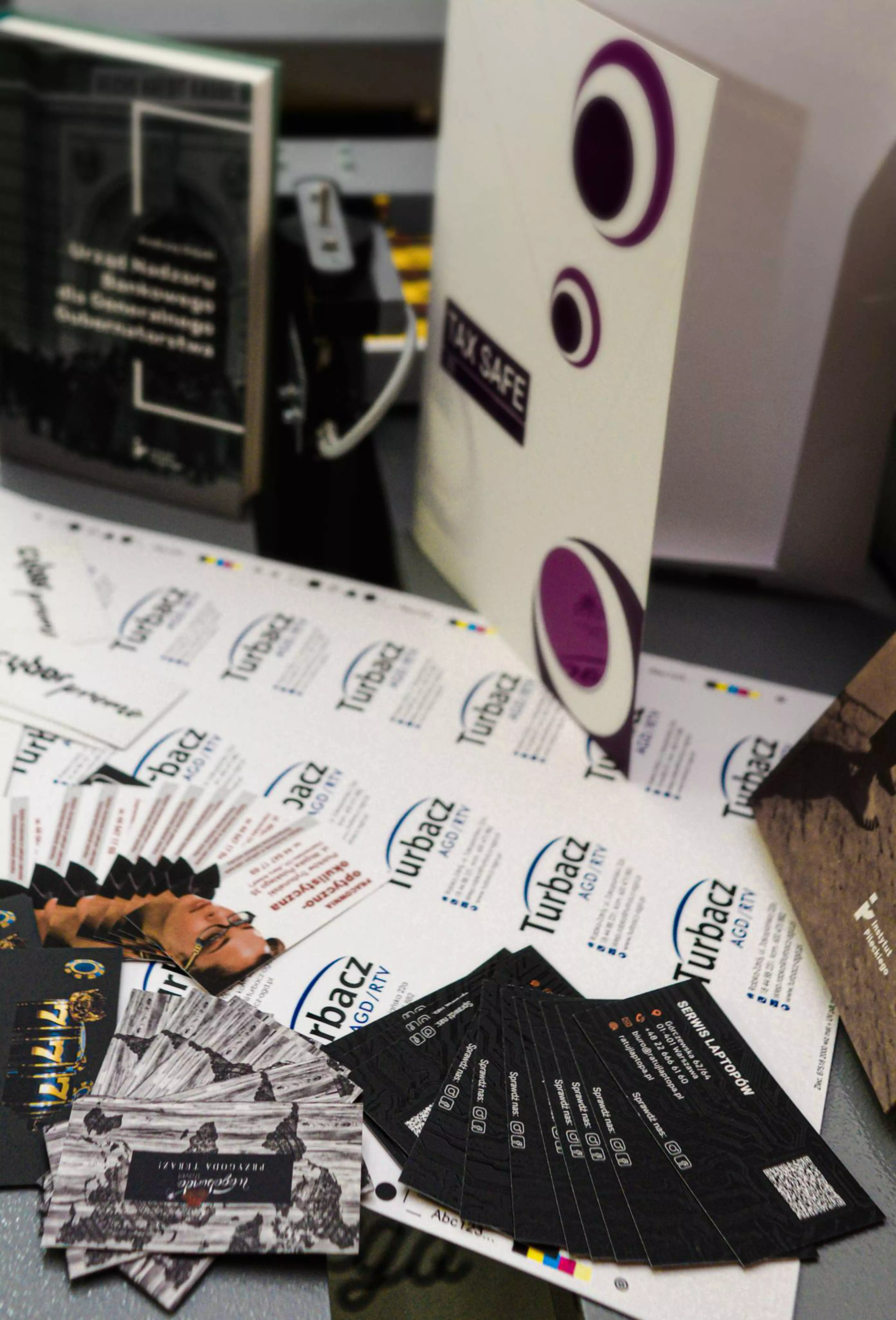 PrintONE – od wizytówki po artystyczną książkę, czyli pierwsze w Polsce wdrożenie urządzania MGI JetVarnish 3D OneImgCarousel3