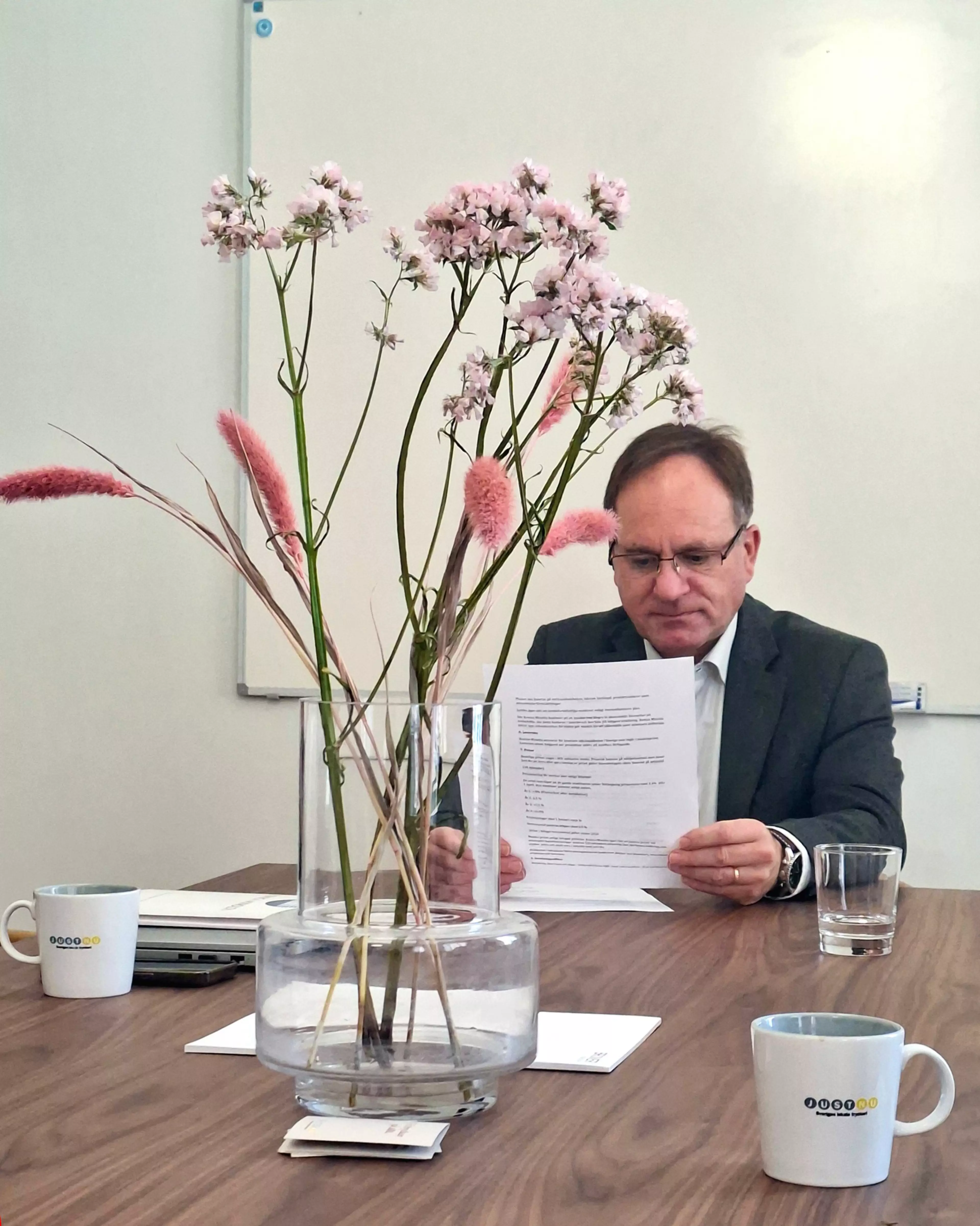 Jan Veres granskar avtalet