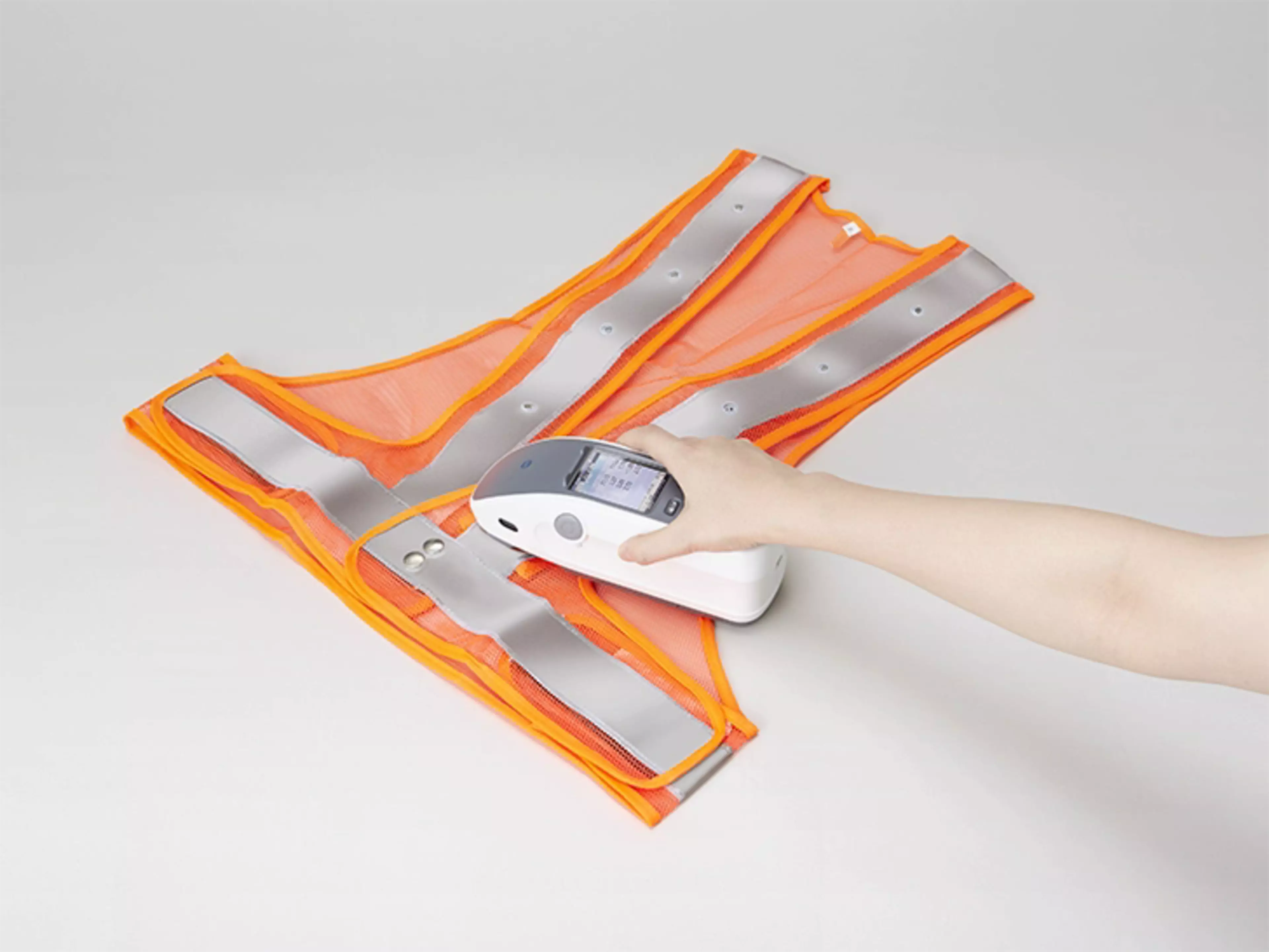 CM-25cG Measuring high vis textiles