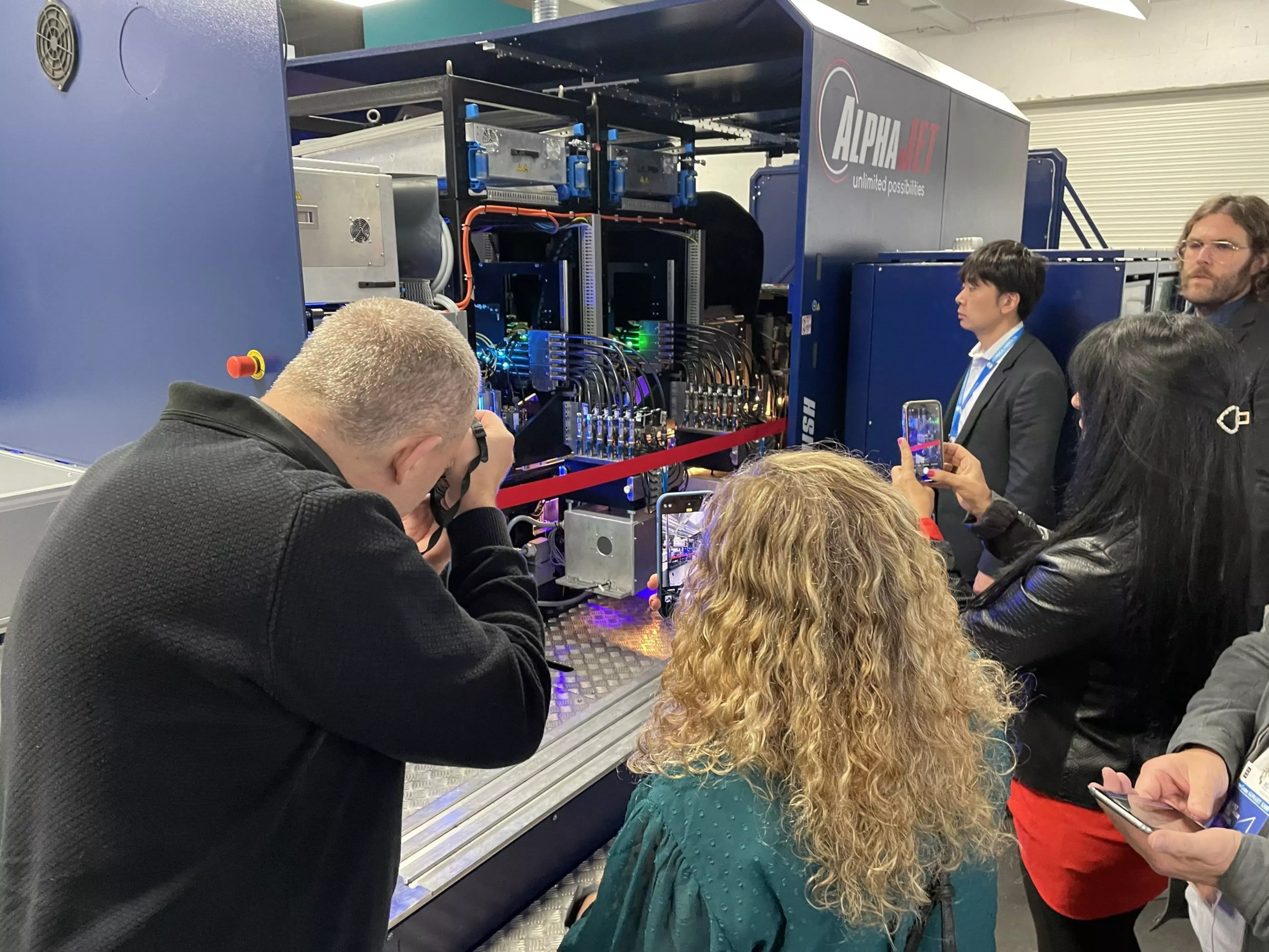 Konica Minolta e MGI Annunciano il lancio globale del sistema di stampa digitale ALPHAJET 4.0 e la sua prima vendita in FranciaImgCarousel8