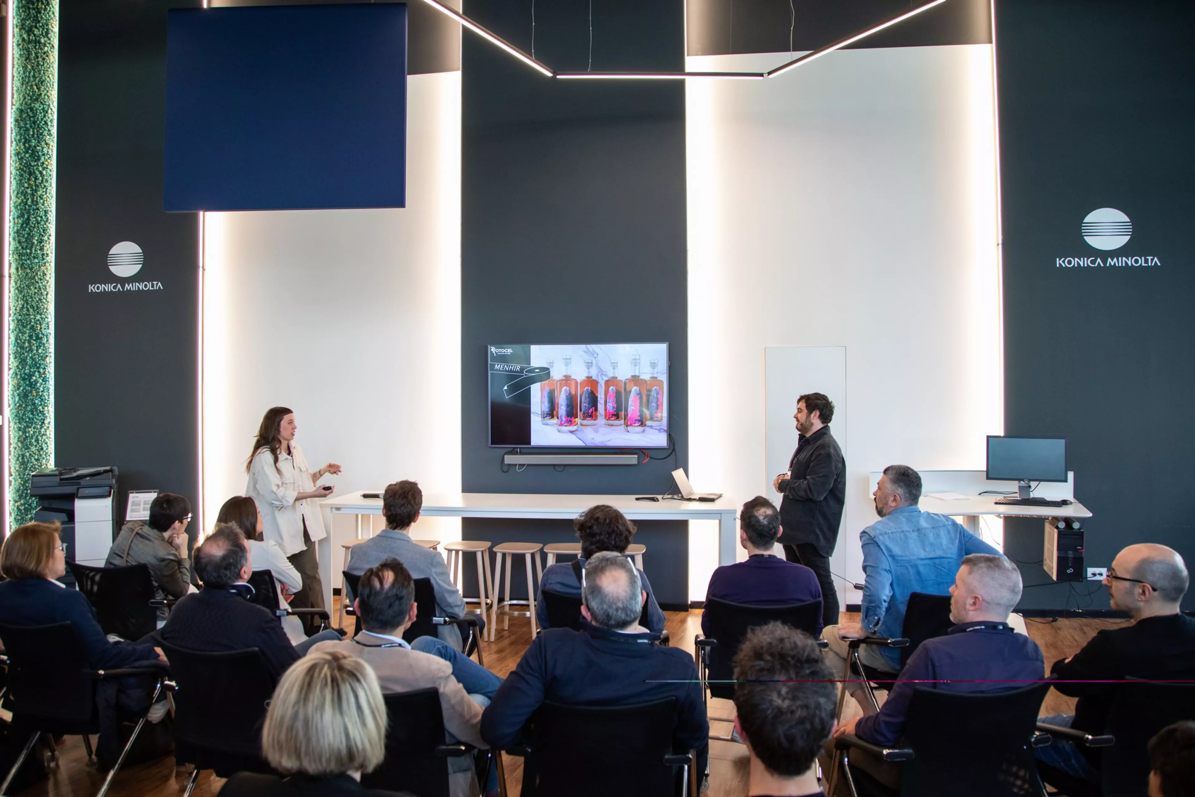 Konica Minolta presenta AccurioLabel 400ImgCarousel9