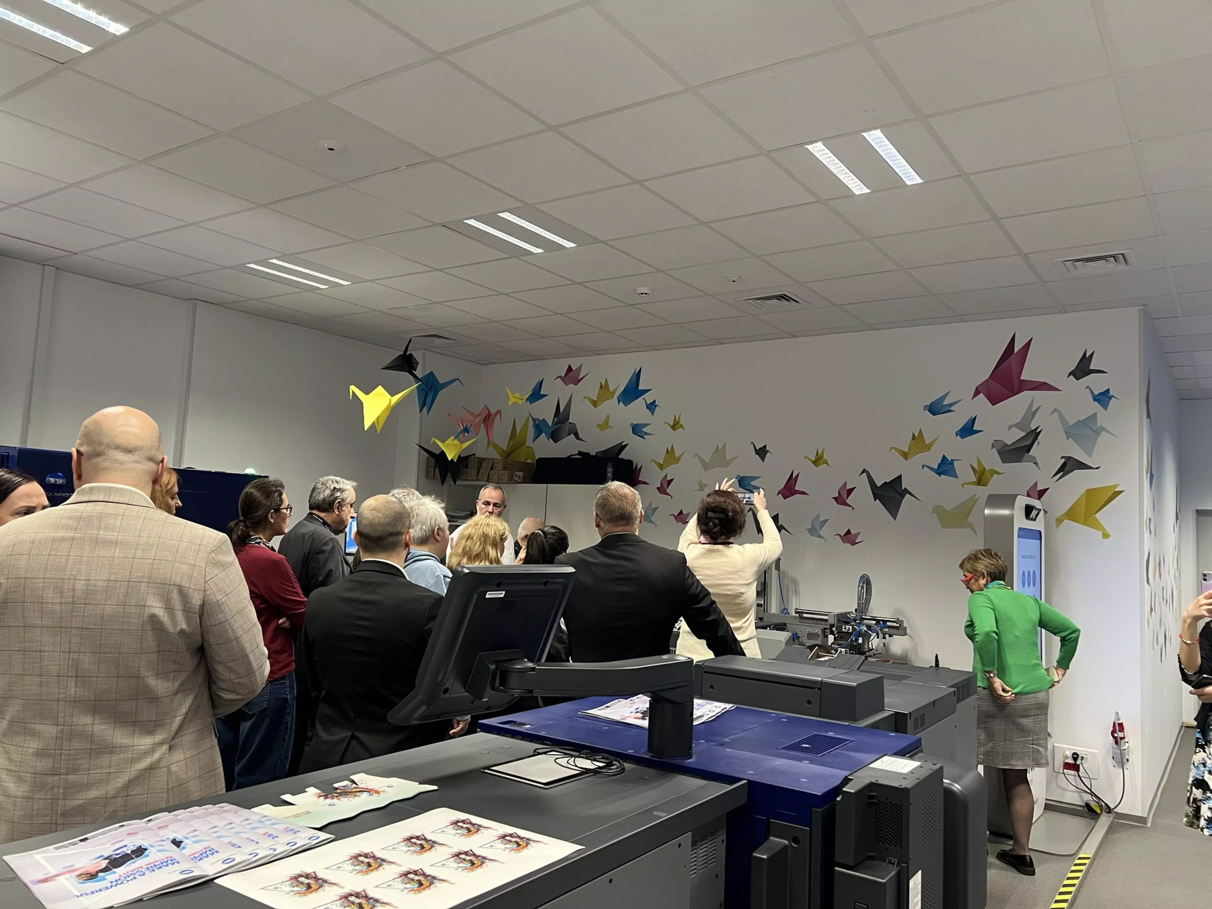 Коника Минолта България разкрива силатa на обогатения печат в серия от ...