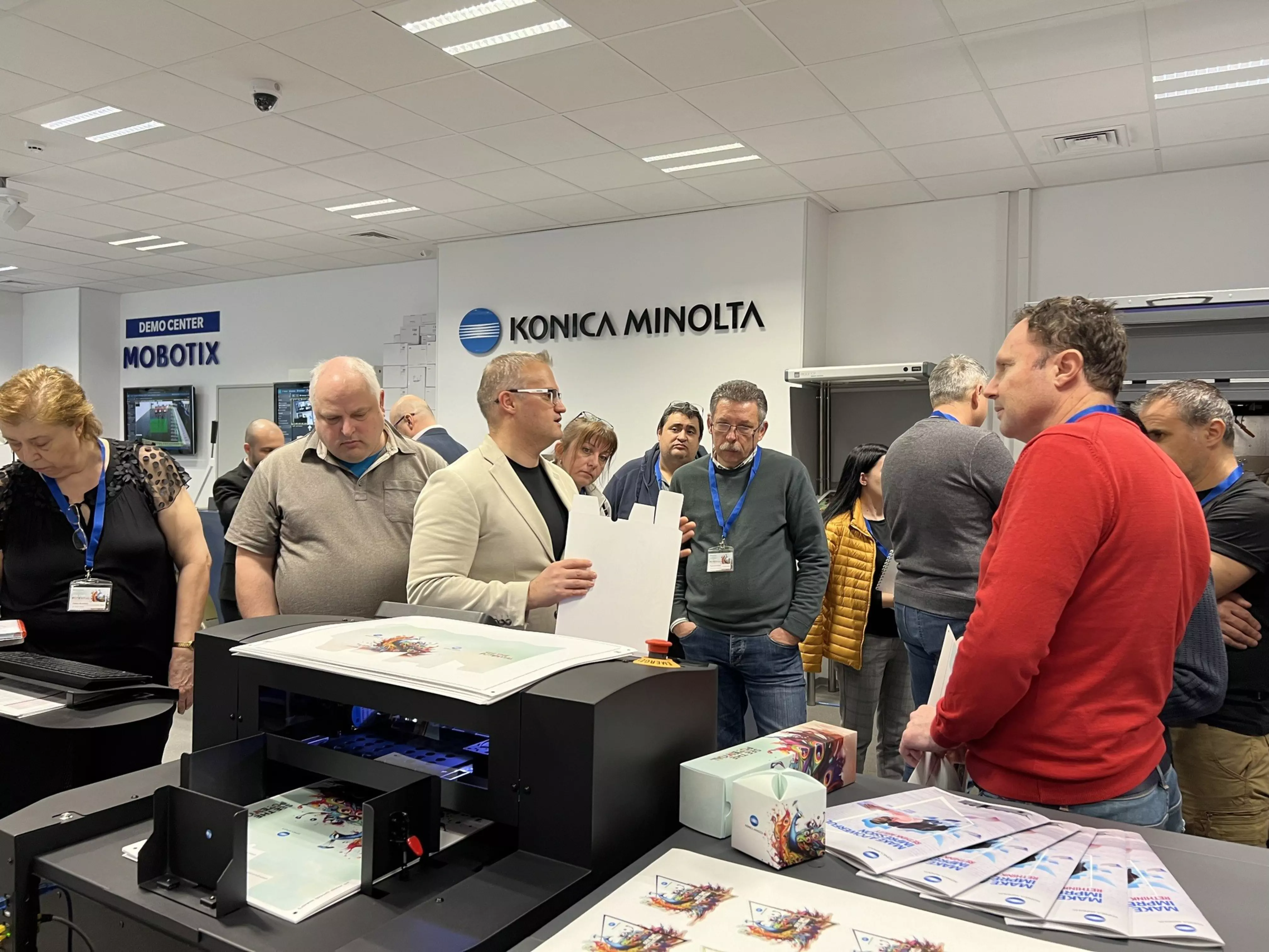 Коника Минолта България разкрива силатa на обогатения печат в серия от ...