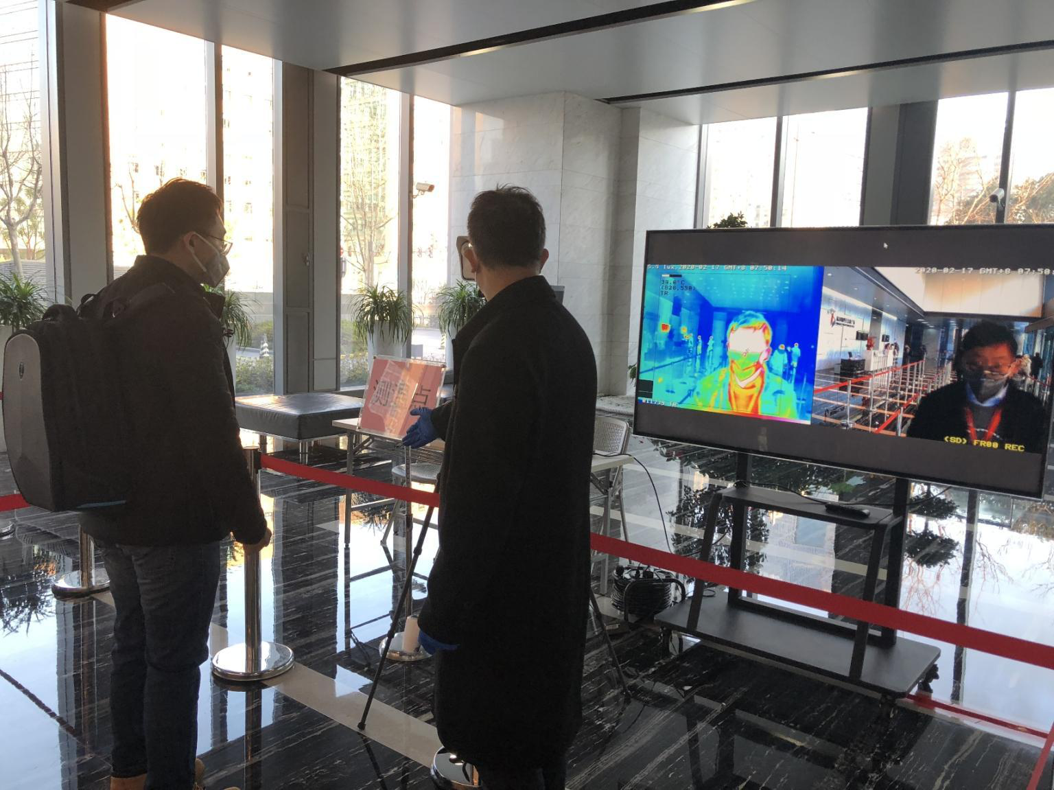 Безконтактне вимірювання температури людей