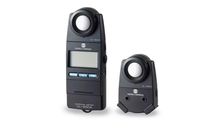 Illuminance Colour Meter CL-200A and its detachable receptor head for multi-point measurements